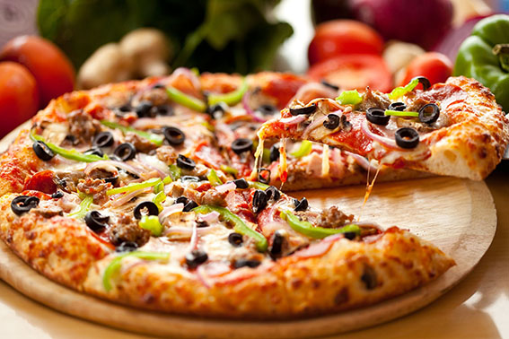 pizza là món ăn nổi tiếng của ẩm thực Ý